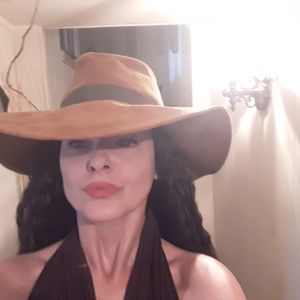 Meet your Posher, Elaine